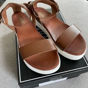 Mia Ellen Paltform sandals